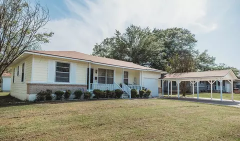 304 E Russell Ave, Bonham, TX 75418