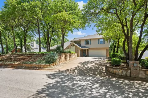 2835 Ridgewood Dr, Grapevine, TX 76051