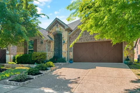 Exterior - 402 Dominion Dr, Euless, TX 76039 photo 3 of 7