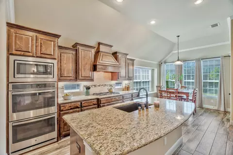 Kitchen - 402 Dominion Dr, Euless, TX 76039 photo 2 of 4