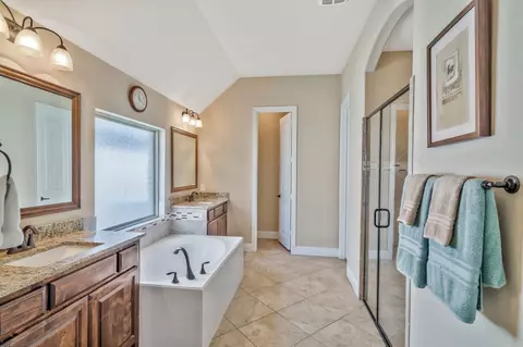 Bath - 402 Dominion Dr, Euless, TX 76039 photo 2 of 5