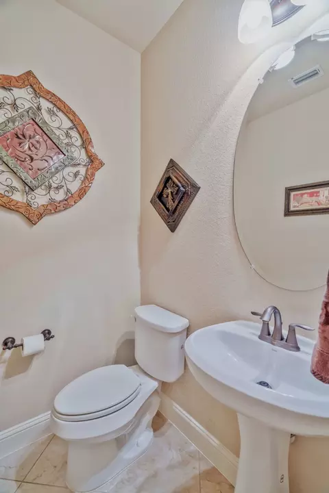 Bath - 402 Dominion Dr, Euless, TX 76039 photo 5 of 5