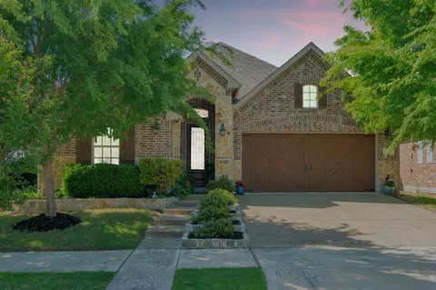 Exterior - 402 Dominion Dr, Euless, TX 76039 photo 2 of 7