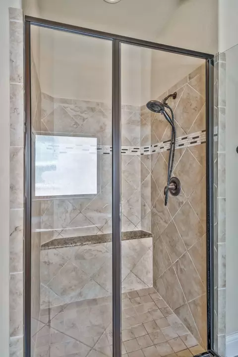 Bath - 402 Dominion Dr, Euless, TX 76039 photo 4 of 5