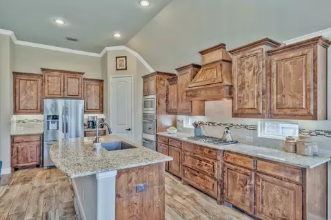 Kitchen - 402 Dominion Dr, Euless, TX 76039 photo 3 of 4