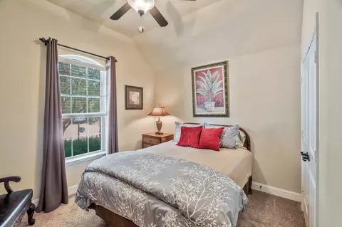 Bedroom - 402 Dominion Dr, Euless, TX 76039 photo 1 of 4