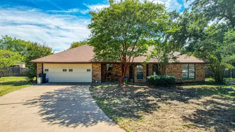 106 Guinevere Ct, Weatherford, TX 76086