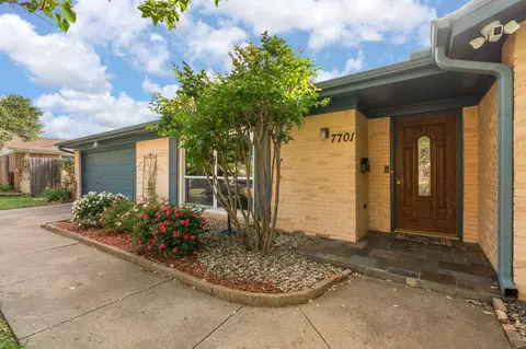 7701 Pebbleford Rd, Fort Worth, TX 76134