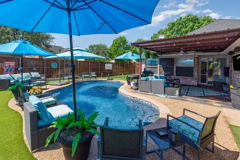 1105 Christopher Ln, Lewisville, TX 75077
