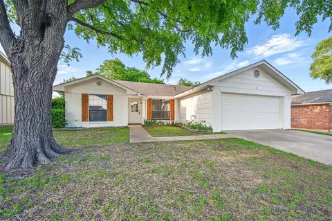 5909 Chisholm Trl, Haltom City, TX 76148