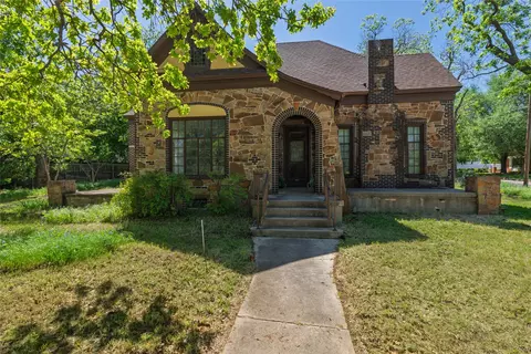 602 S Waco St, Weatherford, TX 76086