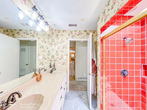 Bath - 1925 Lytle Trl, Abilene, TX 79602 photo 2 of 5