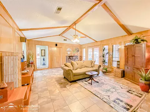 Living - 1925 Lytle Trl, Abilene, TX 79602 photo 3 of 5
