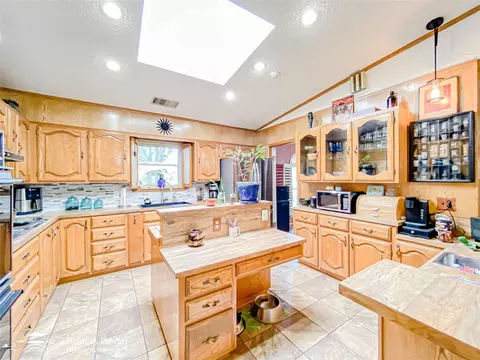 Kitchen - 1925 Lytle Trl, Abilene, TX 79602 photo 2 of 5