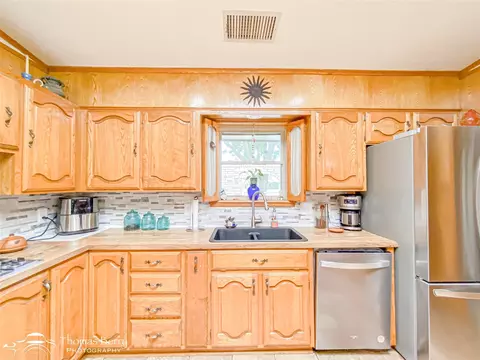 Kitchen - 1925 Lytle Trl, Abilene, TX 79602 photo 3 of 5