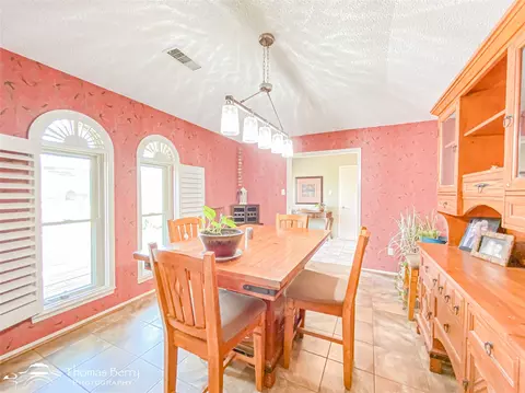 Dining - 1925 Lytle Trl, Abilene, TX 79602 photo 1 of 2
