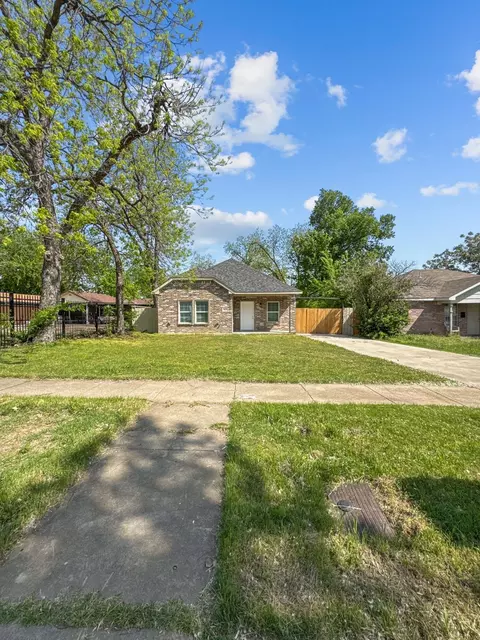 921 E Harvey Ave, Fort Worth, TX 76104