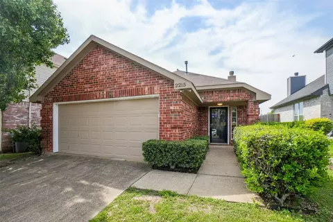 2215 Hunters Run Dr, Dallas, TX 75232