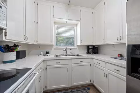 Kitchen - 415 Mount Lookout Rd, Waco, TX 76708 photo 3 of 4