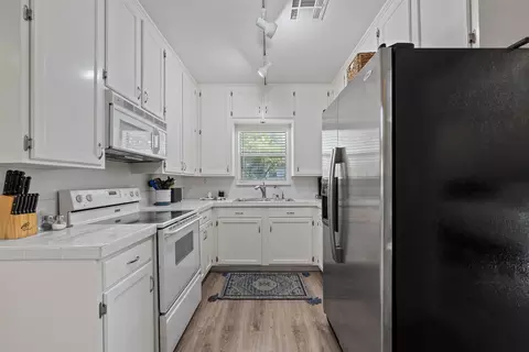 Kitchen - 415 Mount Lookout Rd, Waco, TX 76708 photo 4 of 4