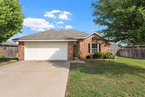 217 Knight Ln, Lacy Lakeview, TX 76705