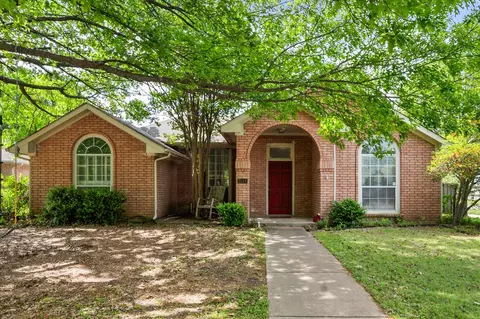 2311 Sherwood Dr, Ennis, TX 75119