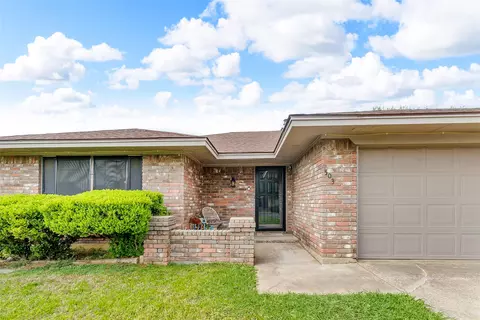 503 Basswood Dr, Euless, TX 76039