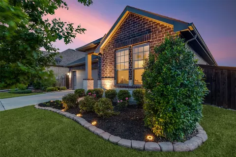 3909 Sunflower Dr, Aubrey, TX 76227