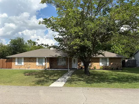 801 Dogwood Dr, Cedar Hill, TX 75104