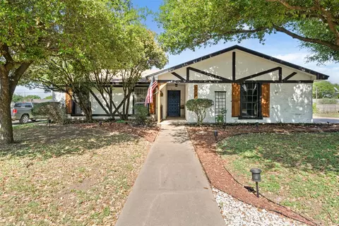 216 Bowie Ln, Hewitt, TX 76643