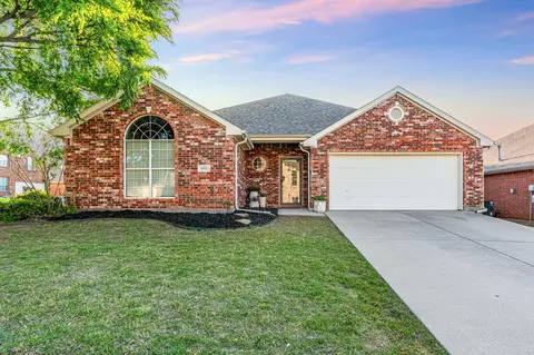 8501 Saffron Dr, Fort Worth, TX 76123