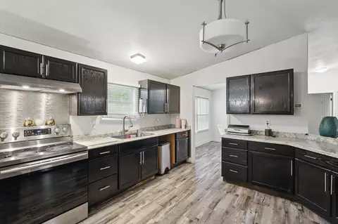 217 Country Side Ct, Springtown, TX 76082