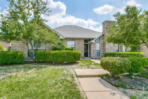 2006 Hearthstone Dr, Carrollton, TX 75010