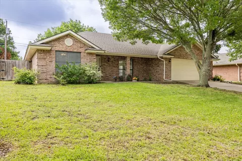 664 Bluebonnet St, Stephenville, TX 76401