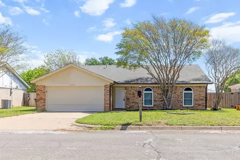 6101 Maple Springs Dr, Arlington, TX 76001