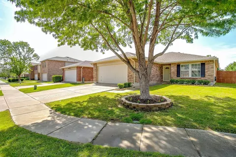 5349 Lava Rock Dr, Fort Worth, TX 76179