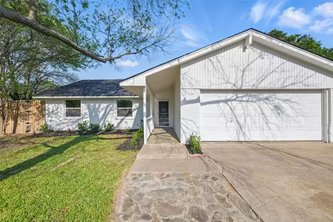 104 S Meadow Dr, Sanger, TX 76266