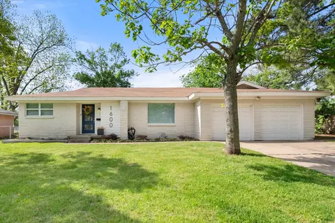 1600 White Way Dr, Arlington, TX 76013