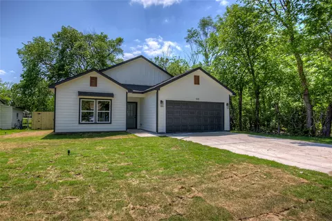 305 E 1st St, Quinlan, TX 75474