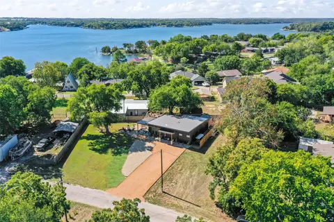 118 Bayside Cir, Gainesville, TX 76240