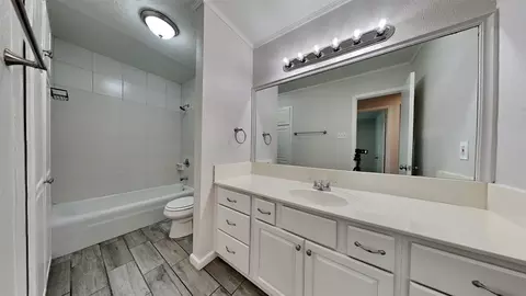 Bath - 2300 Anders Dr, Mesquite, TX 75150 photo 2 of 2