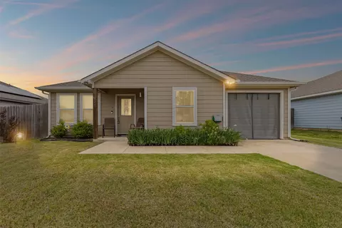 321 Blakney St, Cleburne, TX 76031