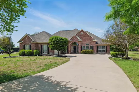 672 Brookhaven Ct, Waxahachie, TX 75165