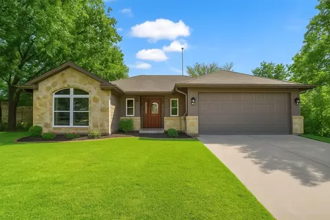 1114 N Elm St, Weatherford, TX 76086