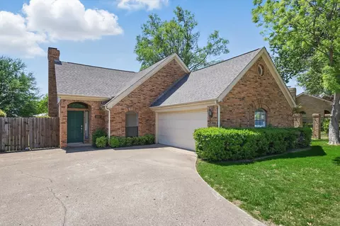 1021 Olde Towne Dr, Irving, TX 75061