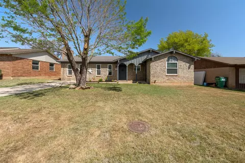 1320 Edgehill Trl, Iowa Park, TX 76367