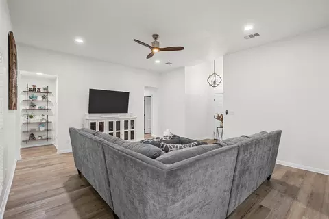 204 E Jade Dr, Hewitt, TX 76643 photo 6