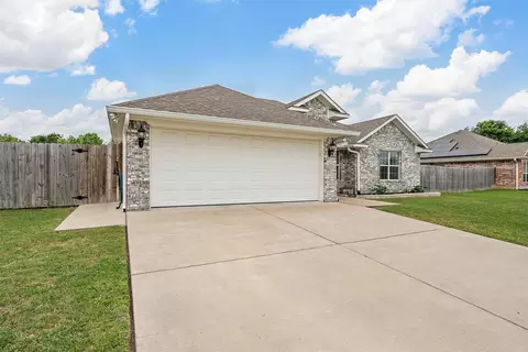 204 E Jade Dr, Hewitt, TX 76643 photo 2
