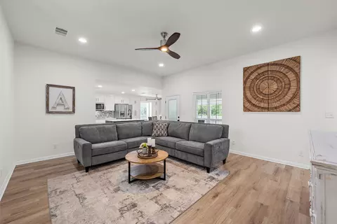204 E Jade Dr, Hewitt, TX 76643 photo 5