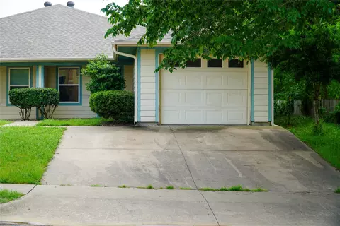 207 W Hillcrest St #B, Keene, TX 76059